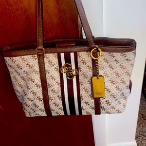 NWOT GUESS PURSE WITH KEY RING